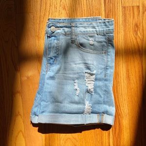 ✮ trendy ripped jean shorts ✮